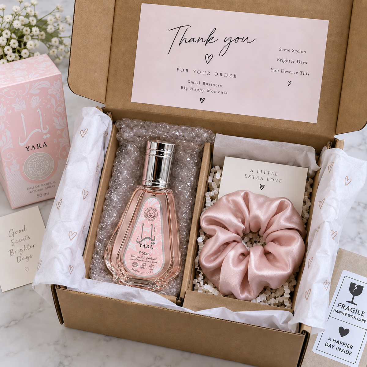 Coffret Cadeau Yara Rose Lattafa 50ml + Chouchou au choix – Satin Rose ou Velours Noir